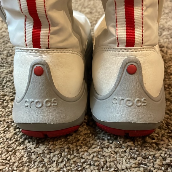 Crocs Lady’s Winter Boots. - Picture 8 of 9